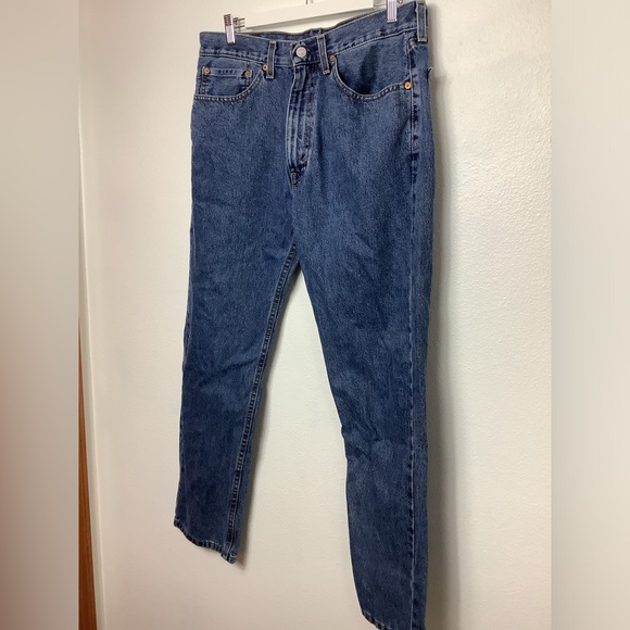 Levi's Other - Men’s Levi’s 550 size 34 X 30 medium wash straight leg Classic 5 pocket EUC